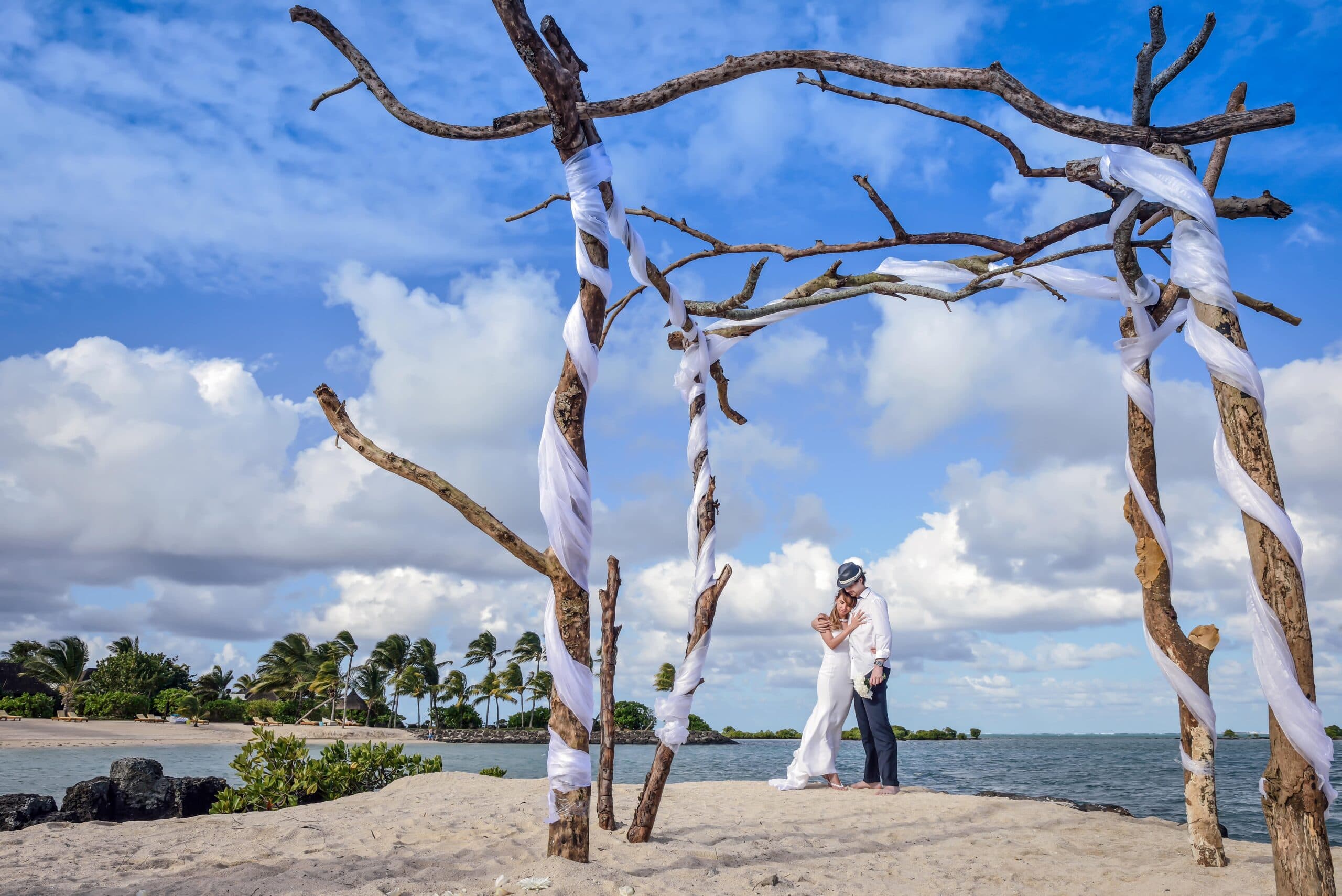 La Renaissance du Mariage Intime : Pourquoi 20 Invités Valent Mieux que 200 N’importe Où Ailleurs !
