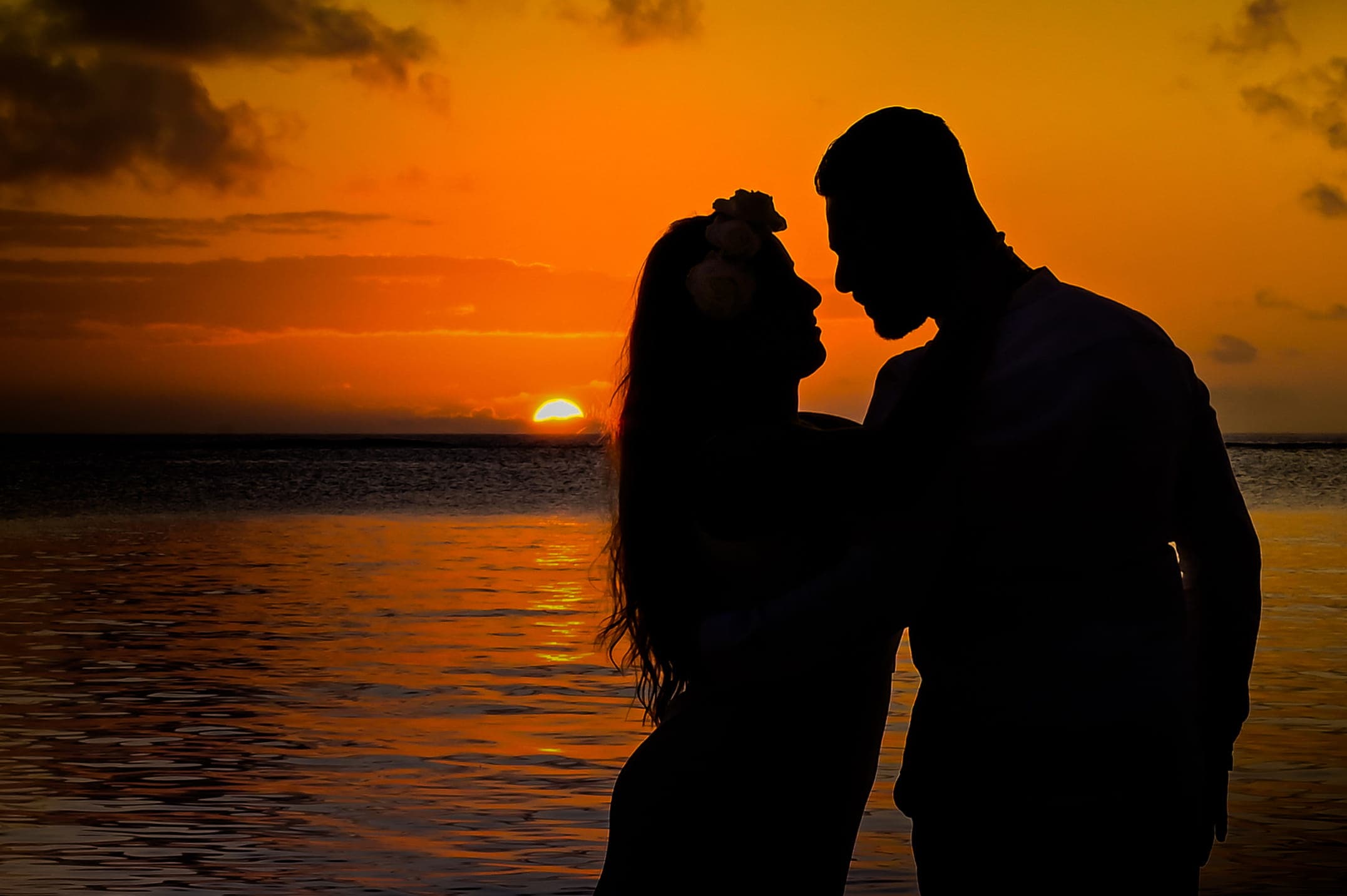 De la Mairie du 16ème au Sable de Belle Mare : Quand Votre Mariage Traverse les Océans