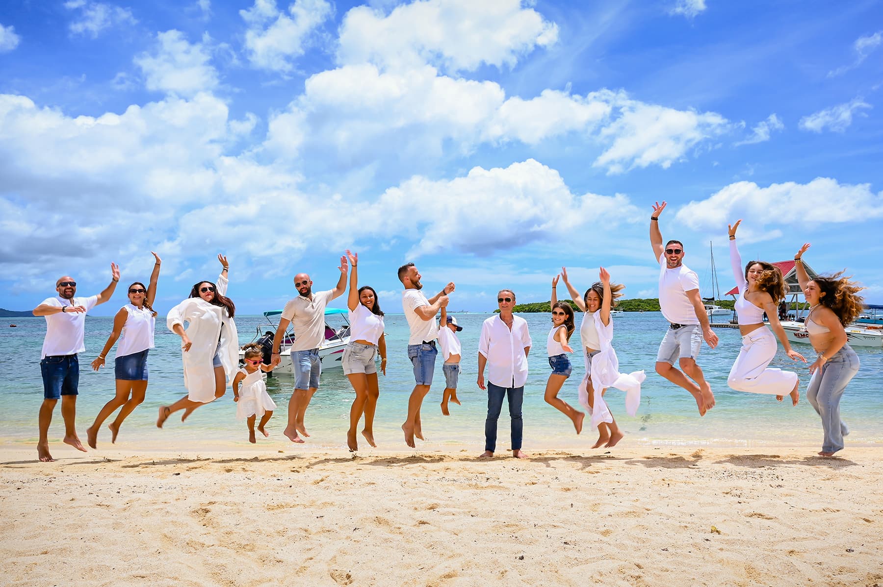 Le Dress Code Tropical pour Vos Invités : Le Guide à Envoyer avec Vos Invitations